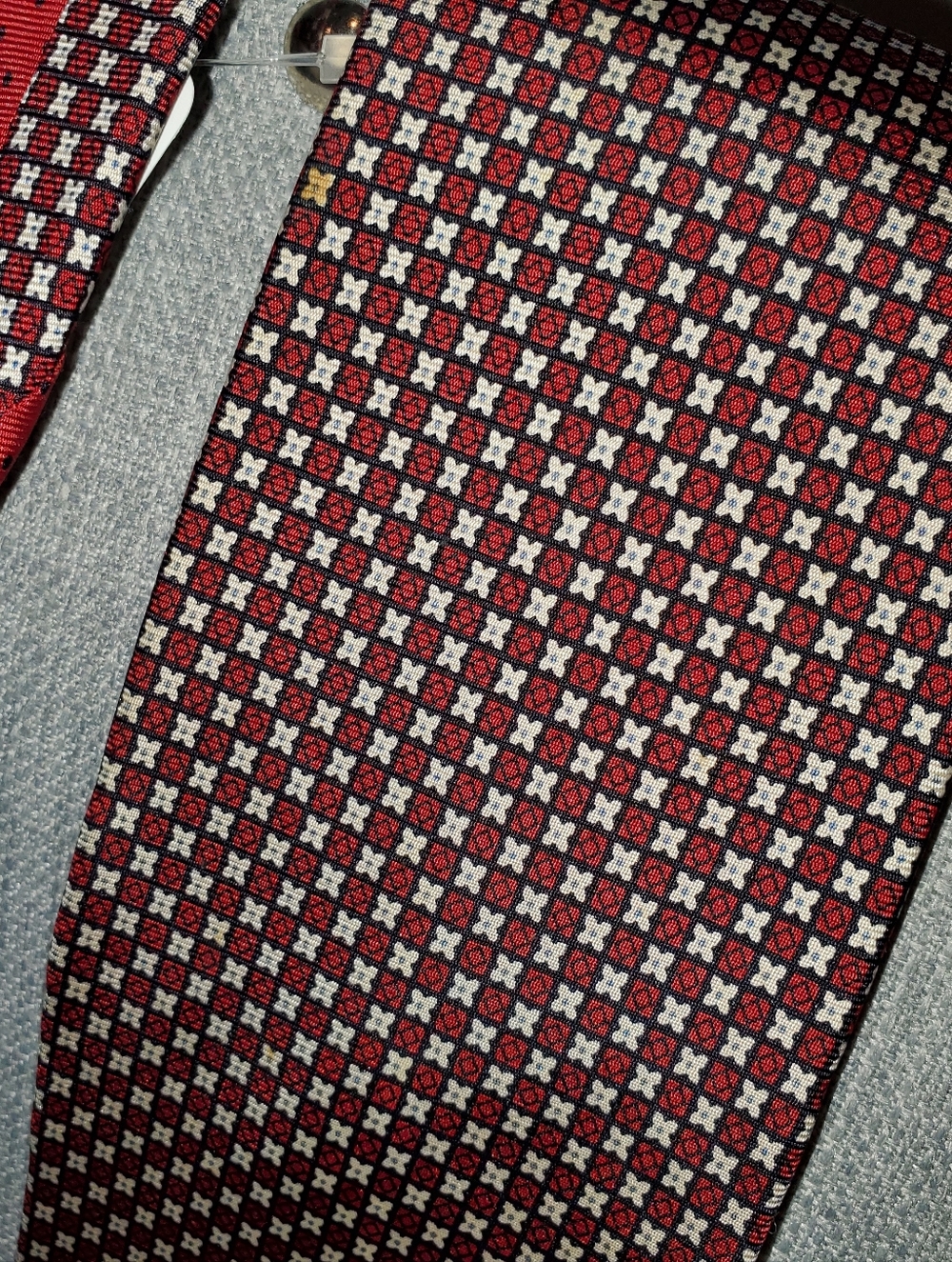 Tommy Hilfiger Mens Neck Tie, 100% Silk, Red and Light Gray Pattern